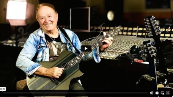 Hra na kytaru s Petrem Jandou